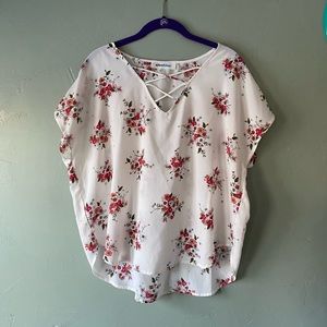 Alice blue top, size XL, white with red floral pattern